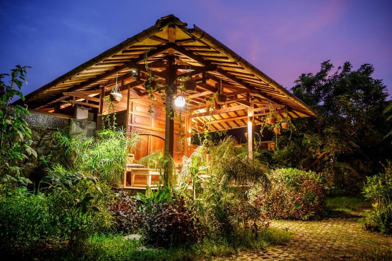 Yabbiekayu Eco-Bungalows Yogyakarta Esterno foto